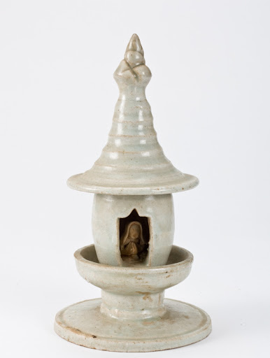 Lid in the form of a shrine