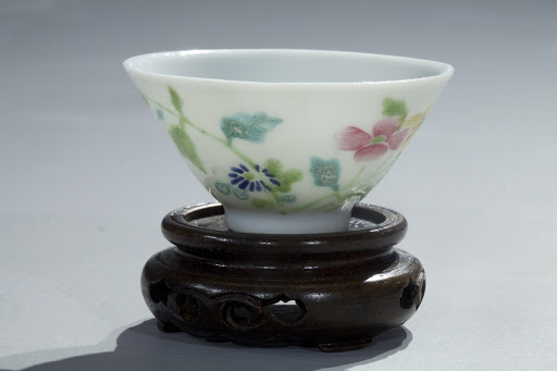 Chinese Porcelain Palace Bowl with Stand