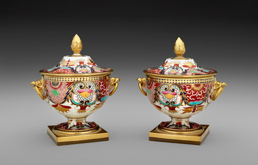 Pair of Covered Tureens - Worcester Porcelain Manufactory (Flight, Barr & Barr Period)