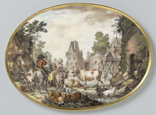 Twee ovale platen met figuren en vee in een rivierlandschap - Manufactuur Oud-Loosdrecht