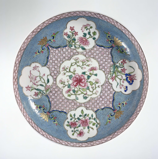 Saucer-dish with flower sprays in shaped panels on a diaper-pattern ground - Anonymous