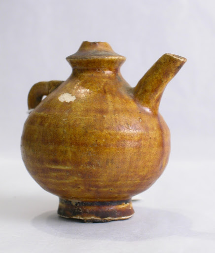 Miniature spouted pot