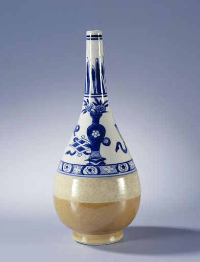 Rosewater sprinkler or bottle vase with light brown and precious object and antiquities - Anonymous