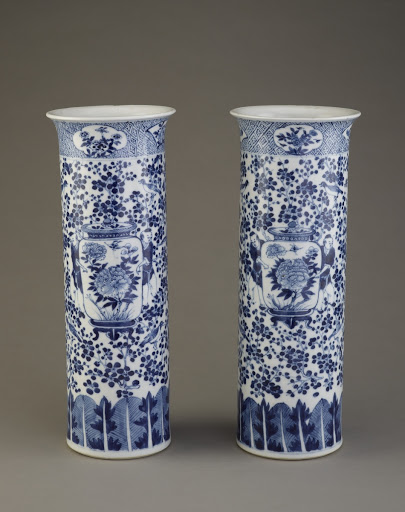 Beaker vase, one of a pair with F1992.27.2