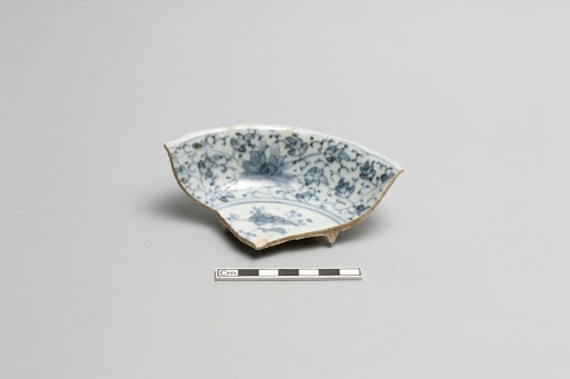 Dish with foliate rim, fragment of rim and base