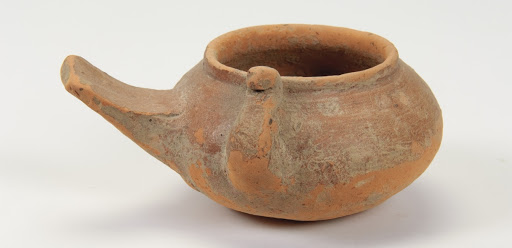 Pot with handle