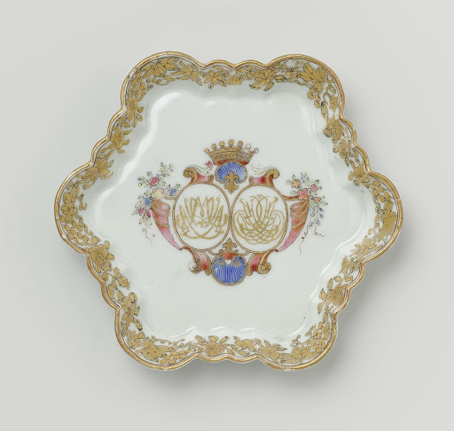 Pattipan from the 'Swellengrebel service' with a double crowned monogram and a border with floral scrolls - Anonymous