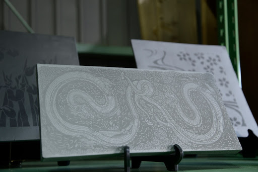 Silkscreen tile with dragon design, Kyoto ceramic tiles - Asada Kawara Factory