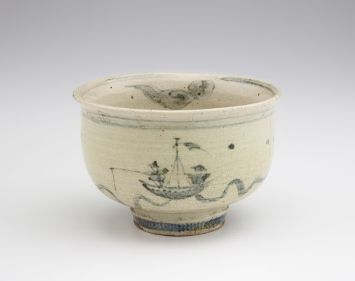 Individual serving bowl in style of Annamese ware