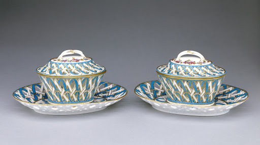 Pair of Lidded Chestnut Bowls (marronnières à ozier) - Modeled by Fran?ois-Firmin Dufresne (or Fresne), or modeled by Fran?ois-Denis Roger, Sèvres Manufactory