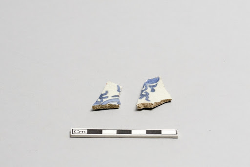 Two small fragments: parts of larger sherd