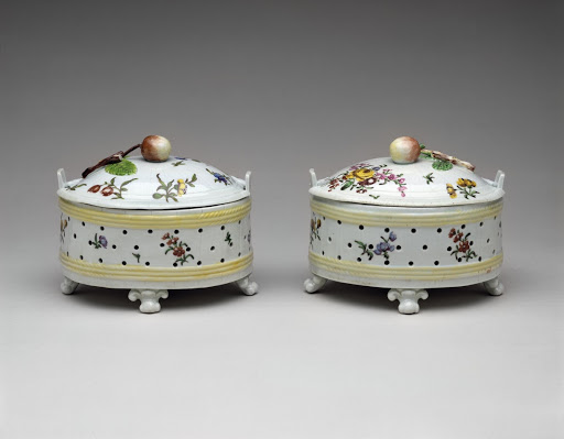 Pair of Covered Butter Coolers - Worcester Porcelain Manufactory