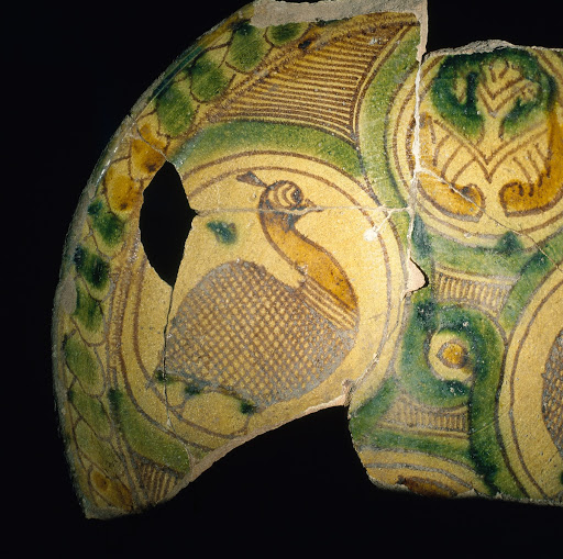 Bowl depicting a peahen or lapwing - Galleria Interdisciplinare Regionale della Sicilia di Palazzo Abatellis, Palermo