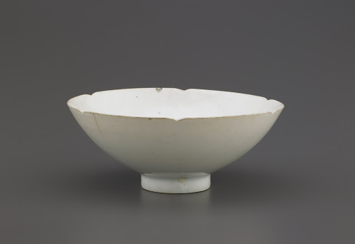 Bowl with notched rim