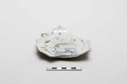 Molded foliate dish, rim fragment