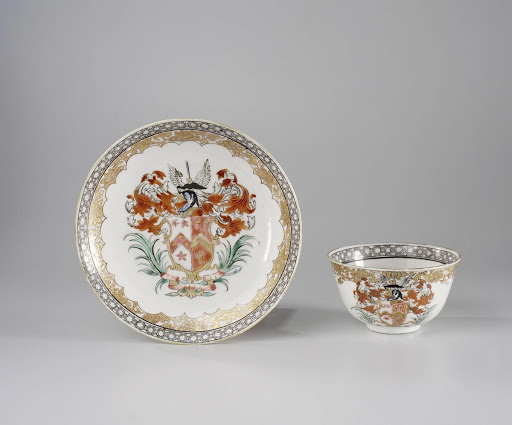 Bell-shaped cup and saucer with the arms of the Yaldwin and Soame family - Anonymous