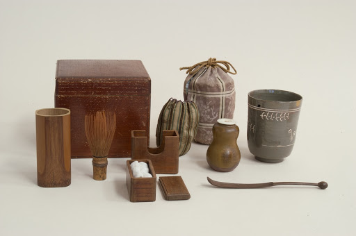 Set of utensils for Tea-making in portable box - Unknown