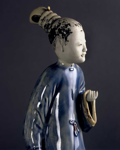 Statue of a lady - China, Jingdezhen, Kangxi era