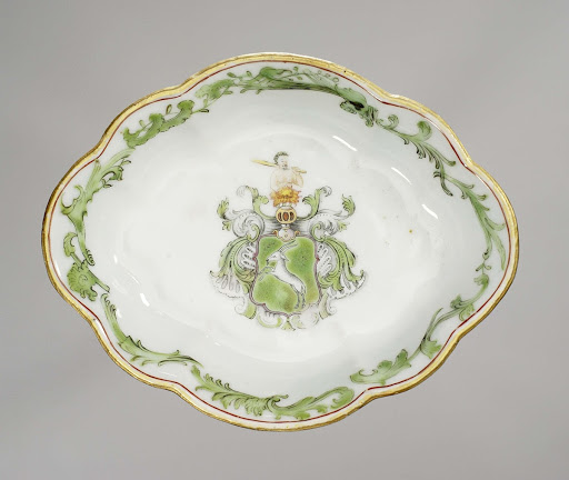 Lozenge-shaped saucer with the arms of the De Wilde familie - Anonymous