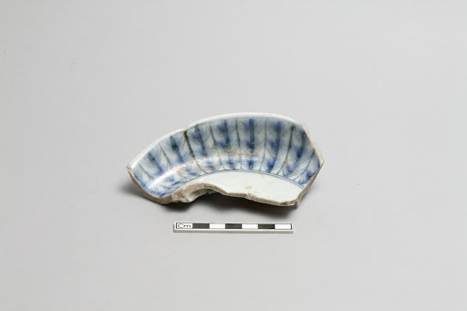 Dish, fragment of rim and base