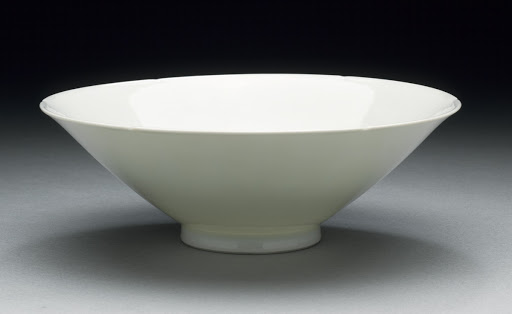 Bowl (Wan) with Foliated Rim and Dragon Medallions - Unknown