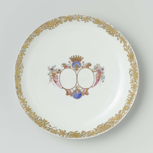Saucer-dish from the 'Swellengrebel service' with a double crowned monogram and a border with floral scrolls - Anonymous