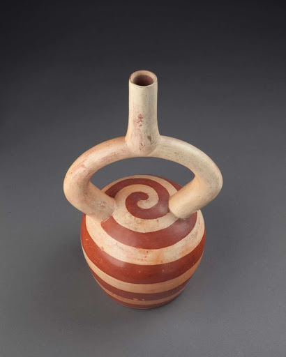 Ceramic ceremonial vessel that represents spirals ML010720 - Moche style