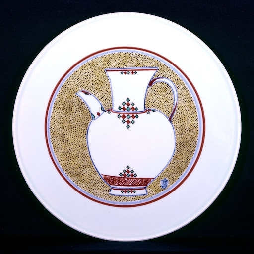 Large porcelain plaque, pattern of a pitcher, overglaze enamels - Tomimoto Kenkichi