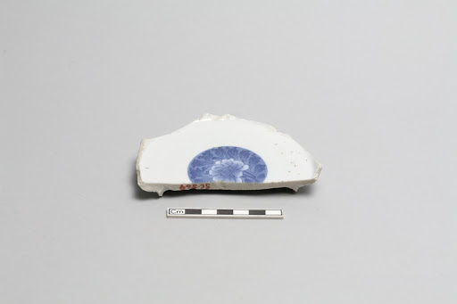 Small plate, fragment of base