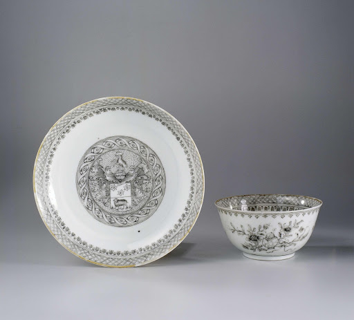 Bell-shaped cup and saucer with the arms of the Abeleven family - Anonymous