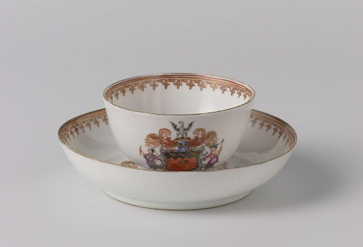 Cup and saucer with the arms of the Lovelace family - Anonymous