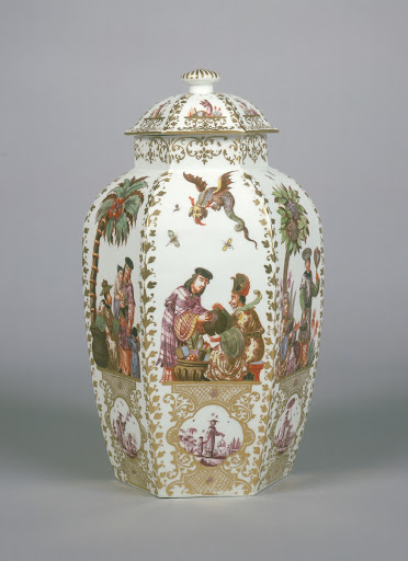 Lidded Vase of a Garniture of Five Vases - Decoration attributed to Johann Gregor H?roldt, Meissen Porcelain Manufactory