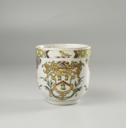 Cup with handle with a coat of arms and peony sprays - Anonymous