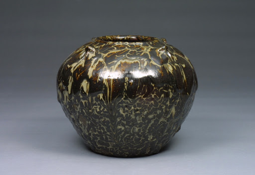 Jar with jakatsu (brown snakeskin pattern) glaze, Black Satsuma Ware