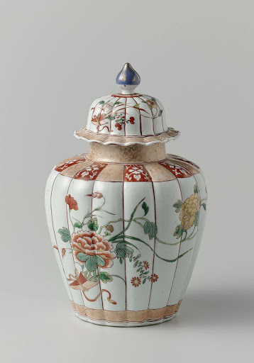 Lobed covered jar with two bouquets and flower scrolls - Anonymous