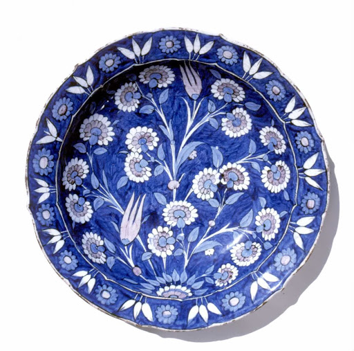 Dish with tulips and multi-petalled flowers - Iznik workshop