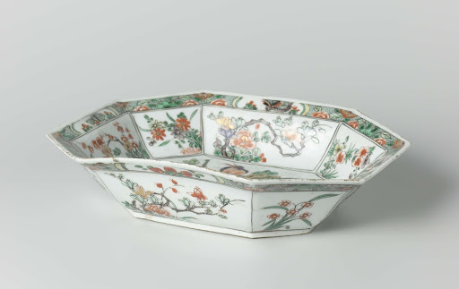 Oblong, octagonal dish with flowers, birds and insects - Anonymous