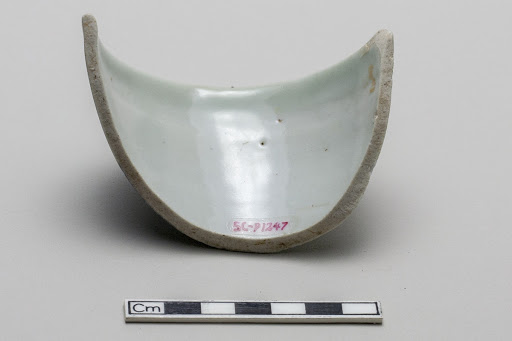 Cylindrical bowl, rim fragment