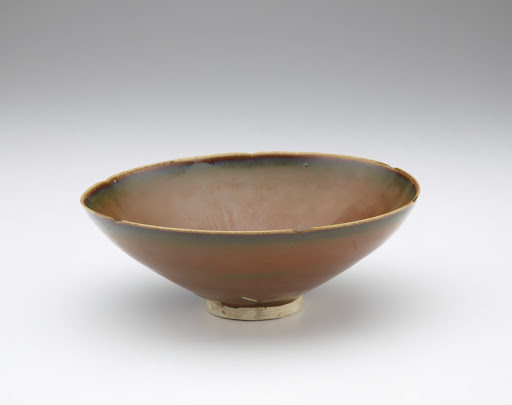 Ding ware bowl with notched rim