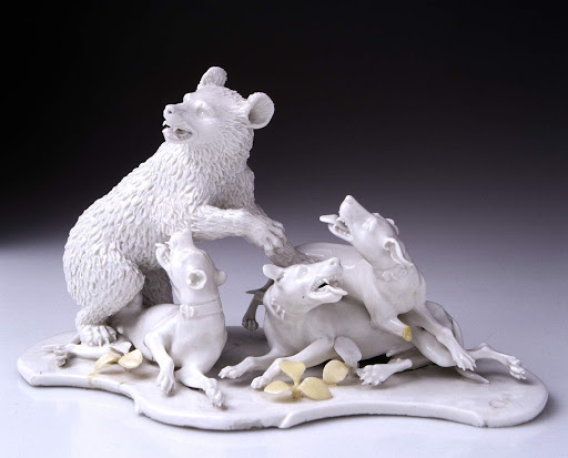 Bear Hunt : figural group - Nymphenburg Porcelain Manufactory