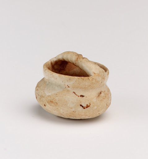 Miniature pot with handle
