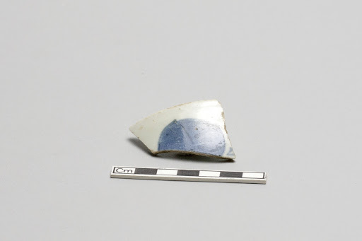 Small bowl (cylindrical), rim fragment