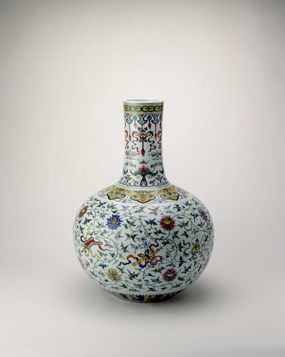 Five-Color "doucai" globular bottle vase - Unknown