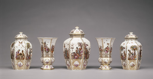 Assembled Set of Five Vases - Decoration attributed to Johann Gregor H?roldt, Meissen Porcelain Manufactory