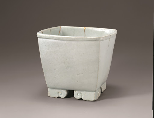White Porcelain Ritual Vessel in the Shape of a Square Bowl - Unknown