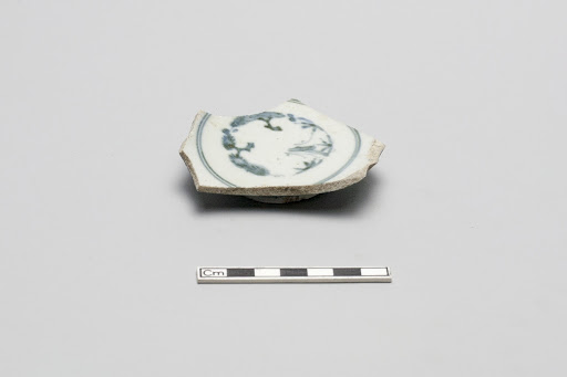Base to a small bowl or plate