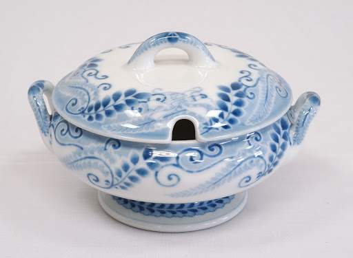 Source bowl with wisteria design, 
 blue and white - Arita ware, KORANSHA