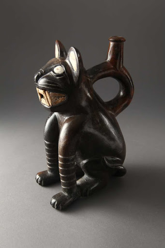 Sculptural ceramic ceremonial vessel that represents a feline ML017900 - Moche style