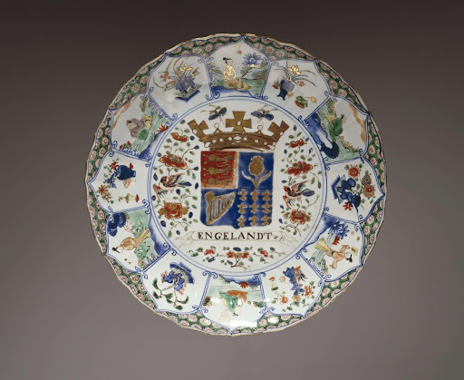 Saucer-dish with the arms of England - Anonymous