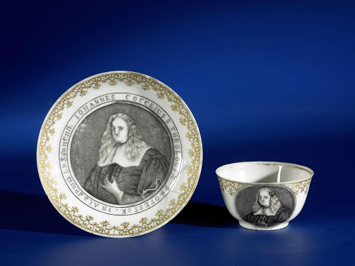 Bell-shaped cup and saucer with a portrait of Johannes Cocceius - Anonymous